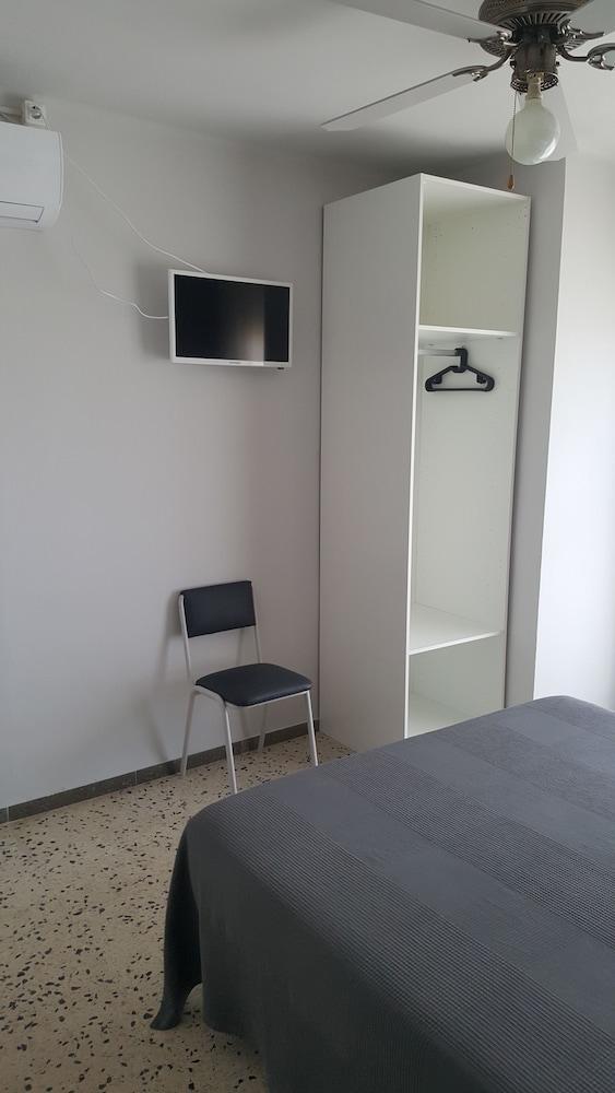 Hostal Can Joanet Cambrils Esterno foto